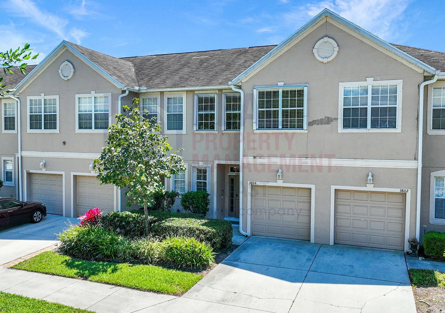 Beautiful 3/3 townhome in a great location! — Photo 1
