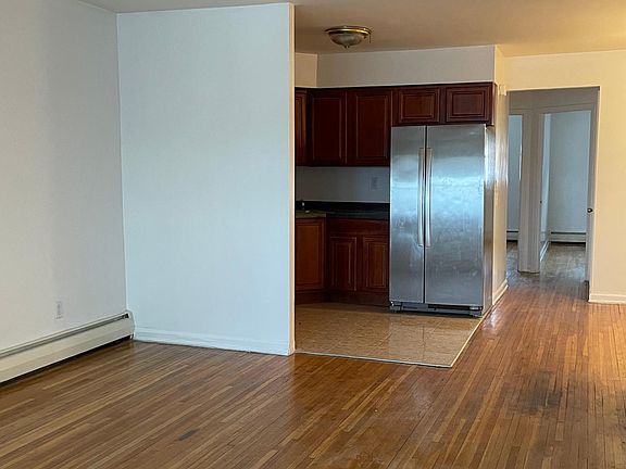 4th image of 2245 Bruckner Blvd #2