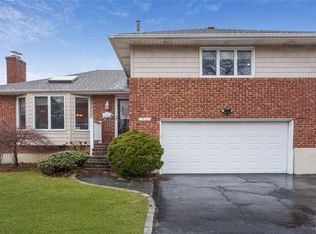 40 Stuart Dr, Syosset, NY 11791