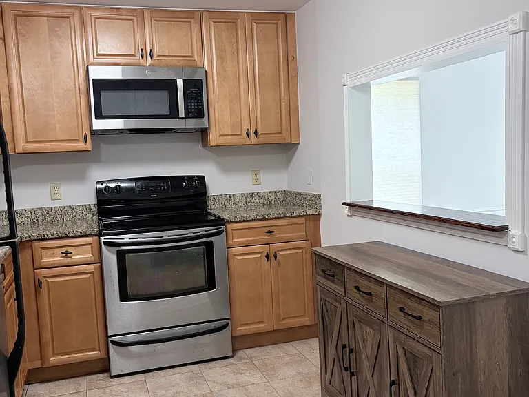 132 N Bedford St #B — Photo 6