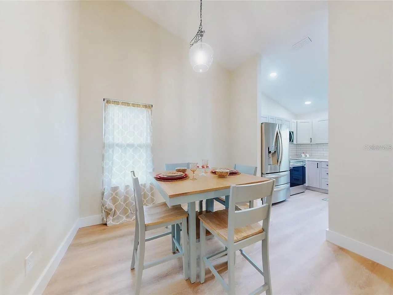2 bed, 2.0 bath, 1456 sqft, $2,400 — Photo 3