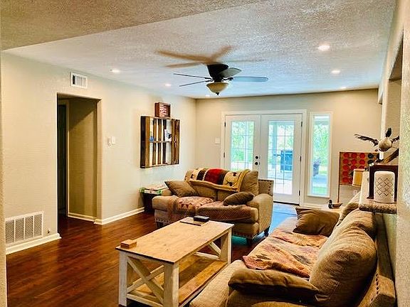 4th image of 4314 Country Club Dr