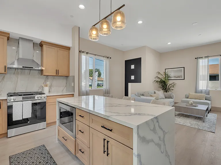 8224 Starr St — Photo 4