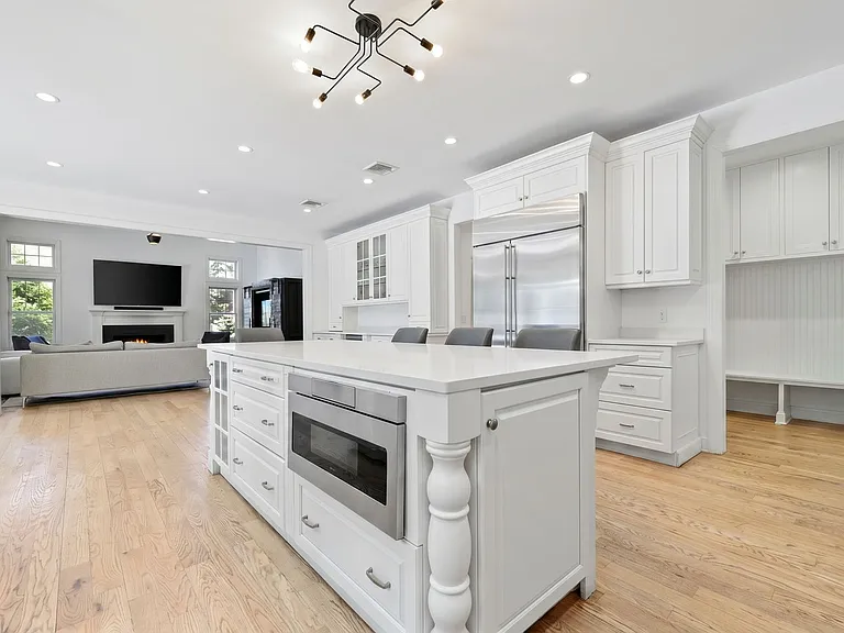 CHEF'S KITCHEN