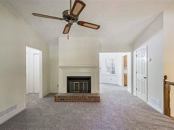 3rd image of 408 Walnut Dr