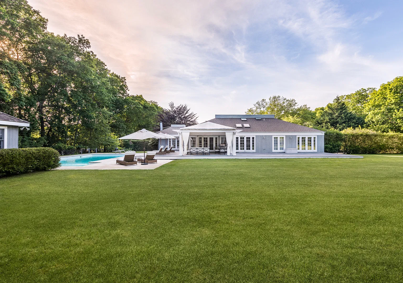Sagaponack 4 Br/4 Bath, 1.2mi to beach & Pool House with A/C — Photo 3