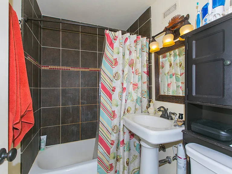 1511 Nuuanu Ave #639 — Photo 28