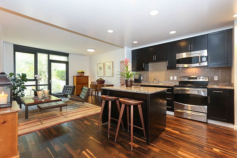 1st image of 250 King St Unit 422