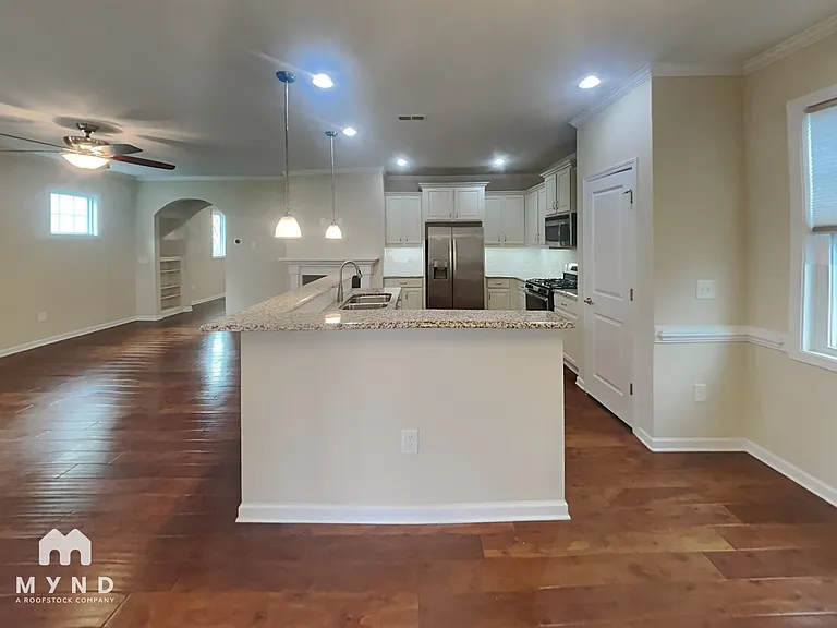 1033 Pemberly Ave — Photo 3