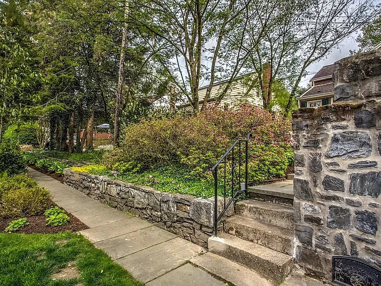 1321 Cheves Pl — Photo 37
