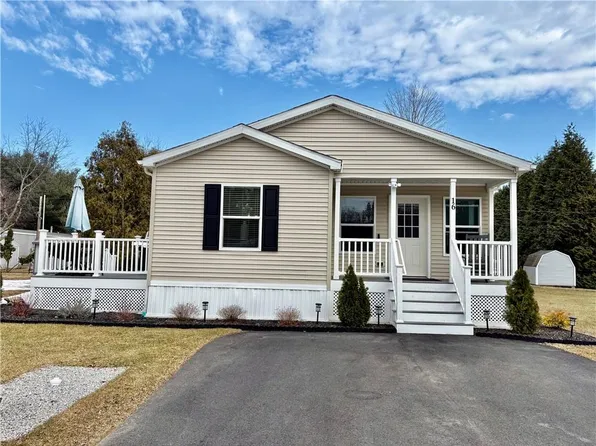 16 Valiant Dr, Coventry, RI 02816