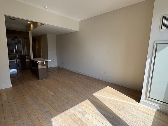 4th image of 75 Wall St APT 32E