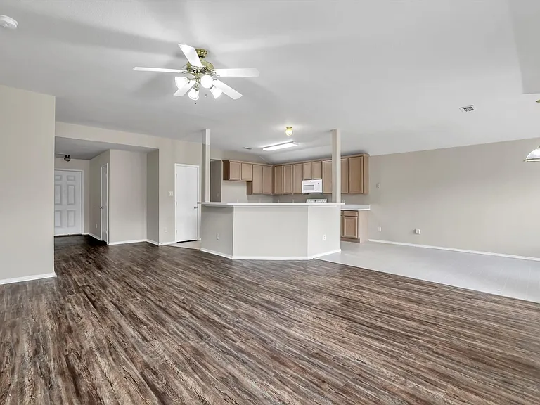9641 Olivia Dr — Photo 3