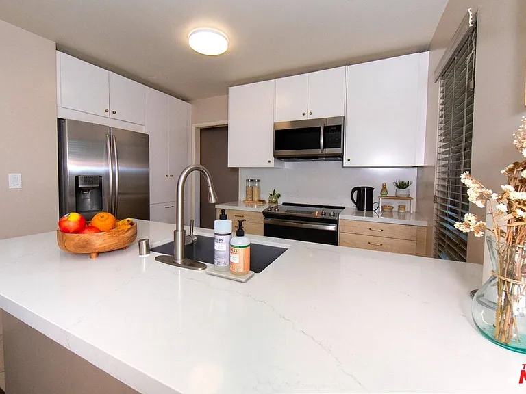 6001 Canterbury Dr #303 — Photo 11