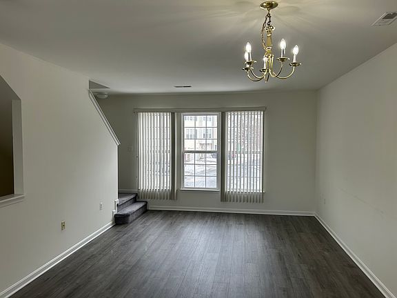 Living room (first level)