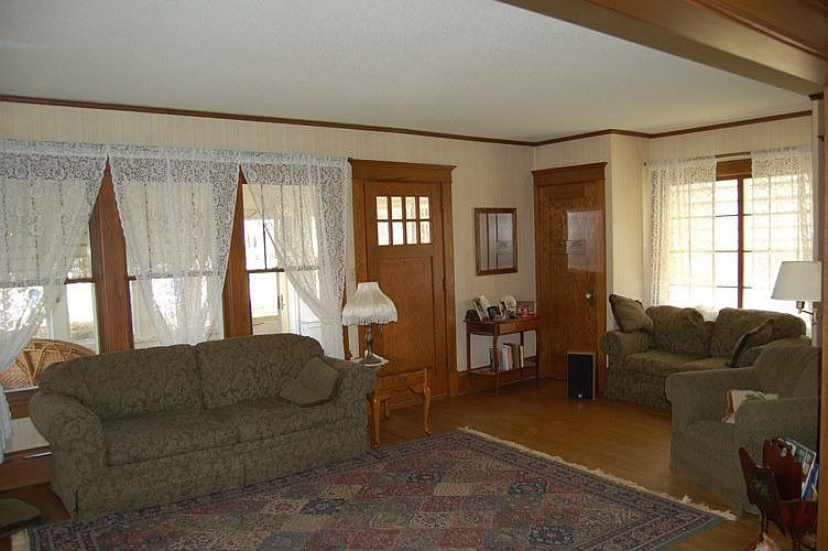 2nd image of 10805 Stinson Ave