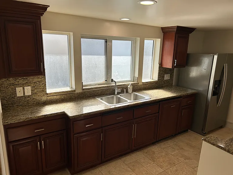 3325 Lincoln Ave — Photo 16