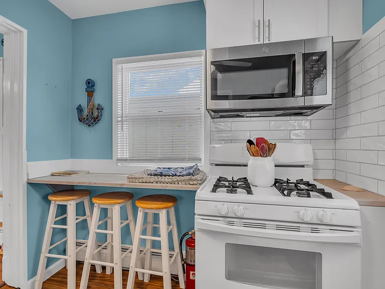 227 Bay Ter — Photo 20