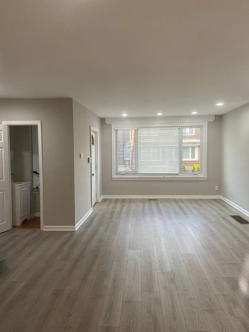 Lovely Row - Oak Lane — Photo 4