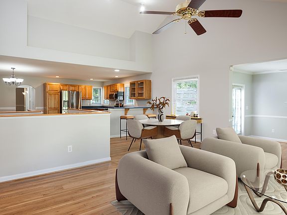 5th image of 4220 Hope Valley Rd