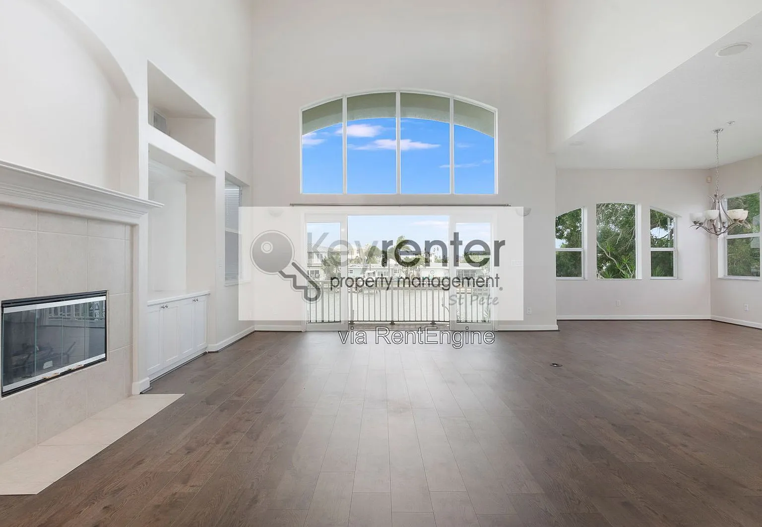 3 bed, 2.0 bath, 2421 sqft, $4,799 — Photo 2