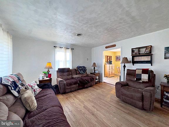 4th image of 133 Lemon Rd