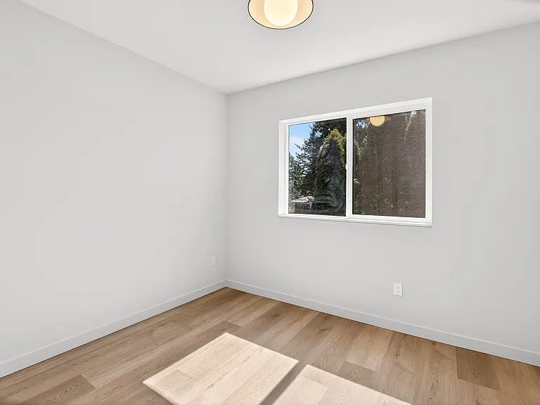 14321 Interlake Ave N #B — Photo 13