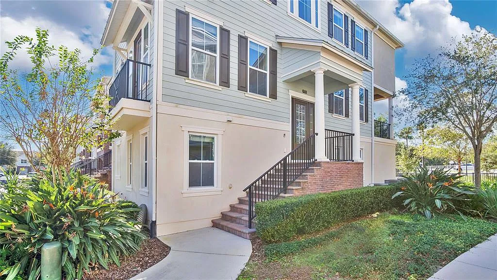 3 bed, 3.5 bath, 2018 sqft, $2,900 — Photo 2