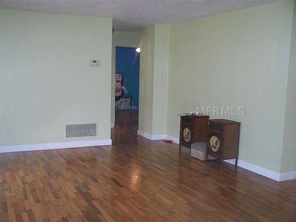 3rd image of 10 Oak Ln