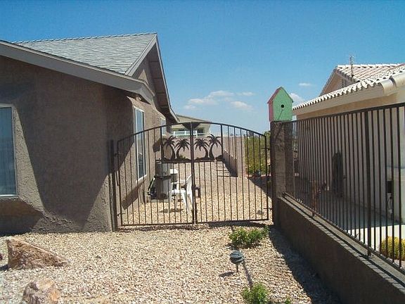 SIDE YARD