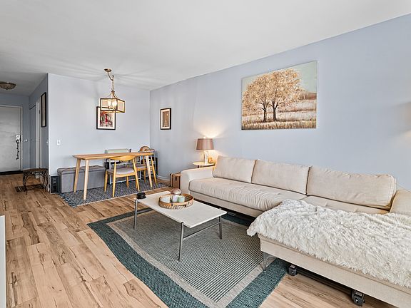 4th image of 5320 N Sheridan Rd APT 2410