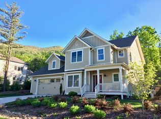 7 Old Bridge Cir, Fairview, NC 28730