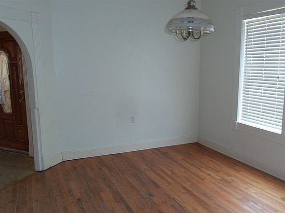 5th image of 1121 S Lake Dr