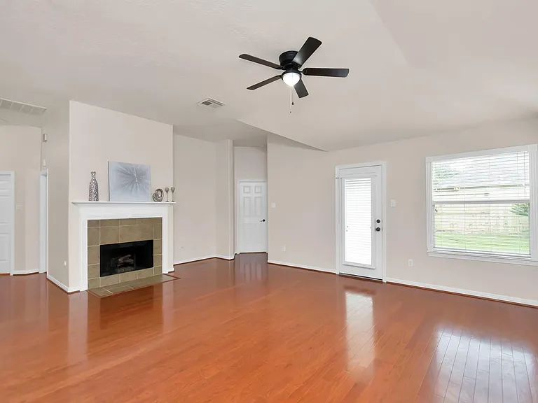 16510 Bluff Springs Dr — Photo 19
