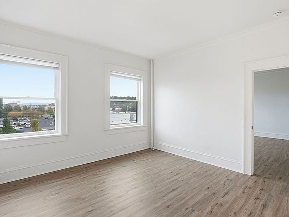 3rd image of 1905 W 2nd Ave #269841f03