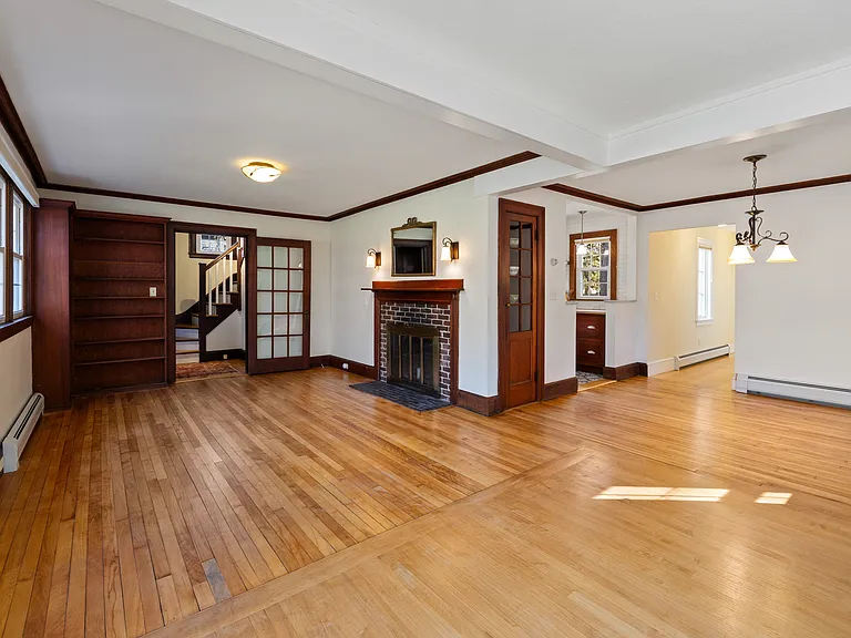 61 Woodlawn Ave — Photo 5