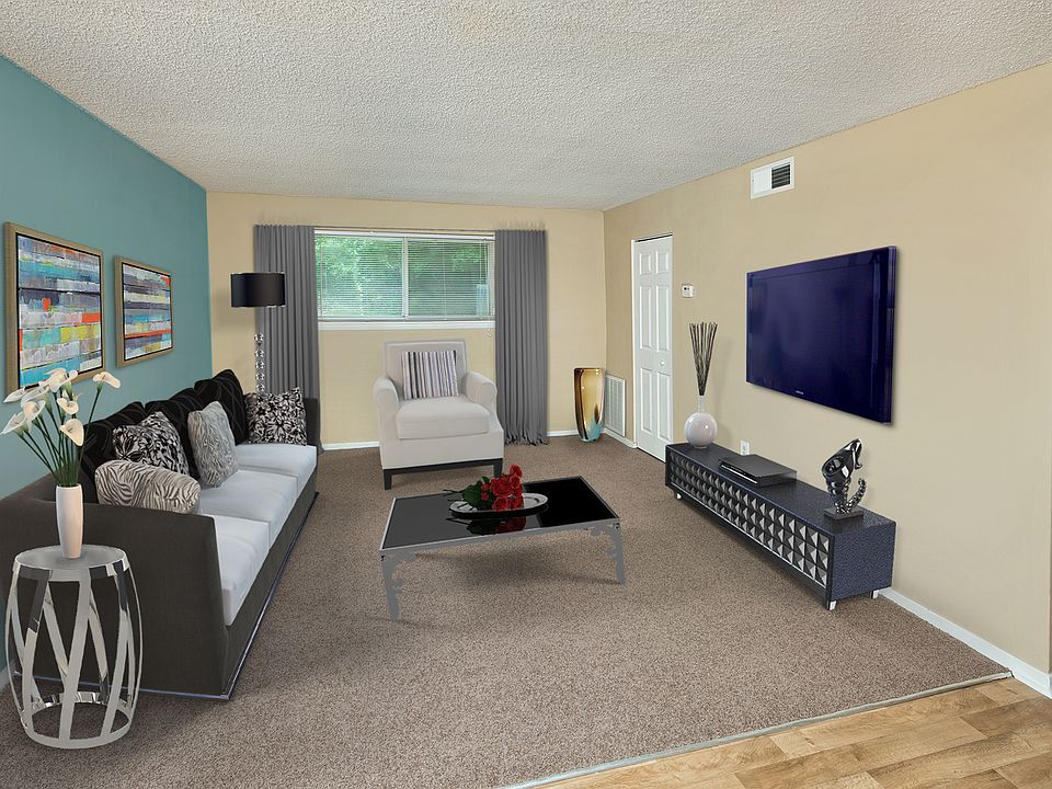 The Glen at Colonial Heights Living Room