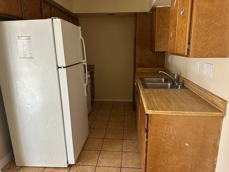 1040 May Ln #4 — Photo 3