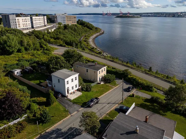33 Cuisack St, Halifax, NS B2Y 2L7