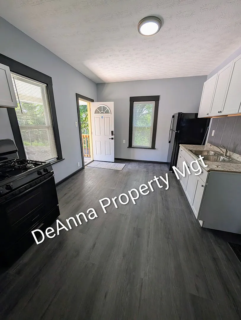 1431 Rowley Ave — Photo 4