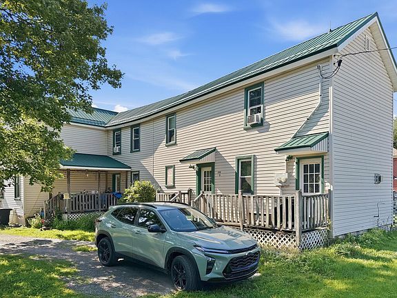 5th image of 322 Railroad St