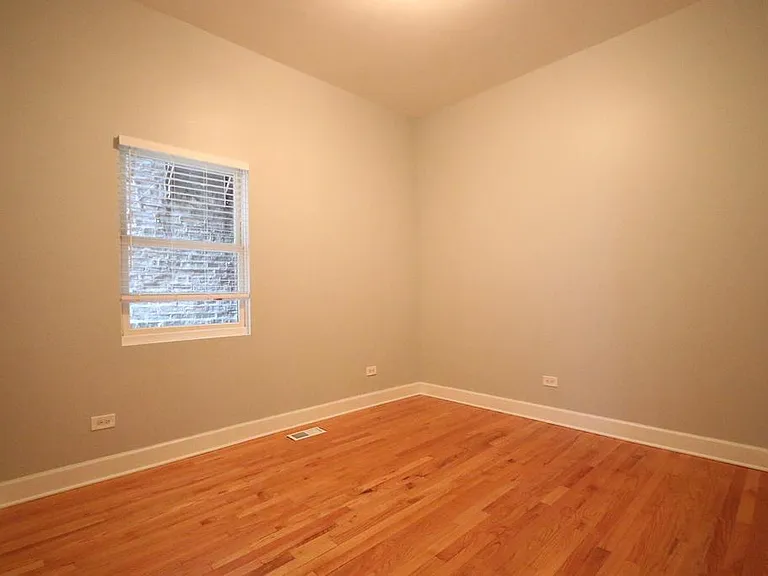 1940 S Carpenter St #1 — Photo 7