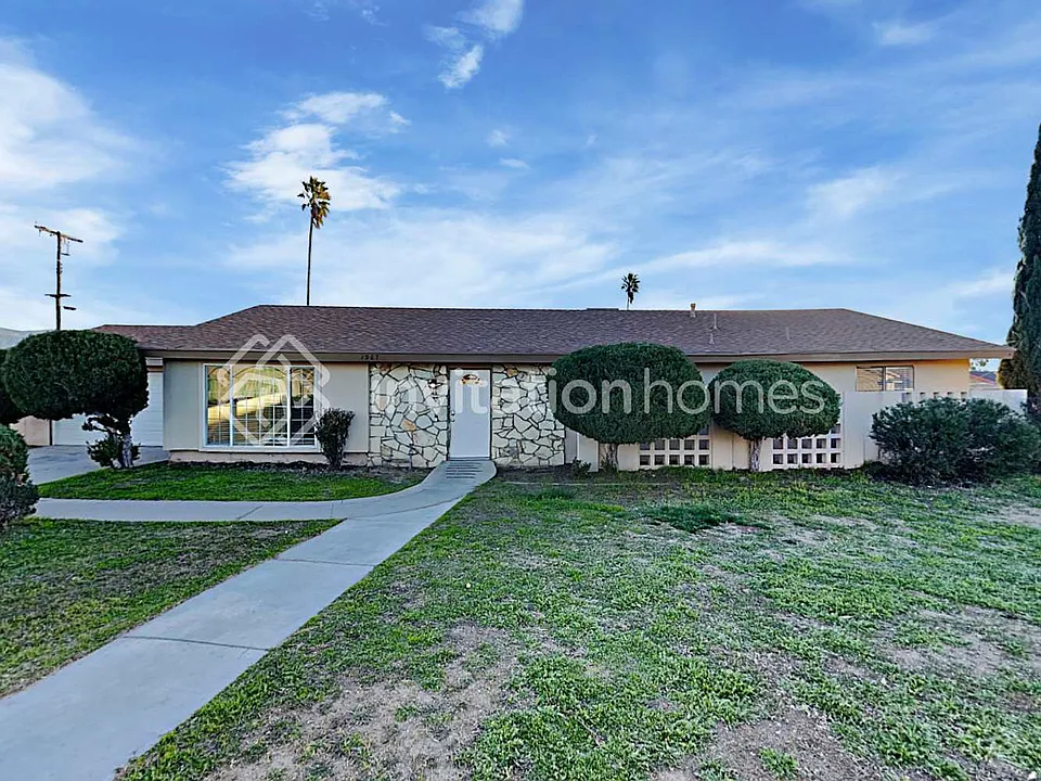 1967 N Oakdale Ave