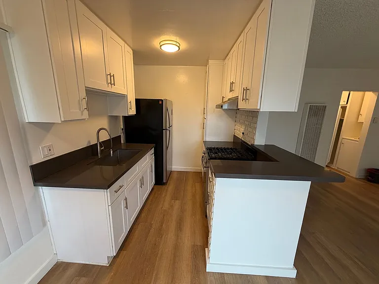 2139 Penmar Ave — Photo 2