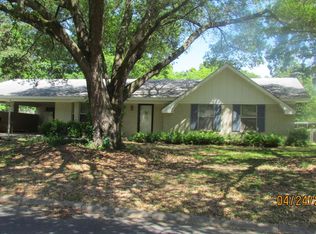 1203 Hickory St, Crossett, AR 71635