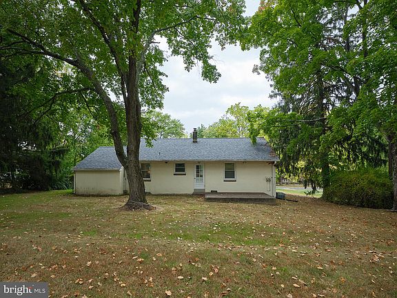 4th image of 307 Edgeboro Dr