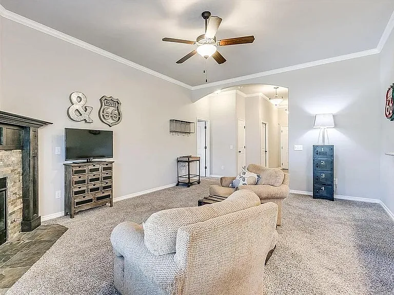 525 Talon Dr — Photo 9