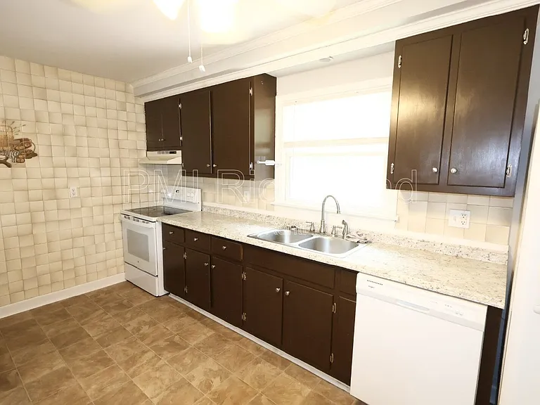 5601 Eunice Dr — Photo 16