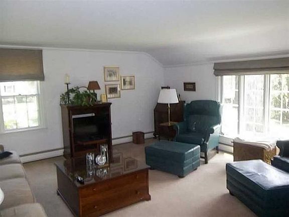5th image of 140 Tamarack Dr