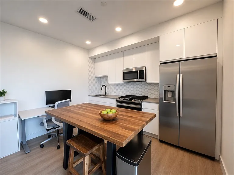 277 Border St #402 — Photo 2